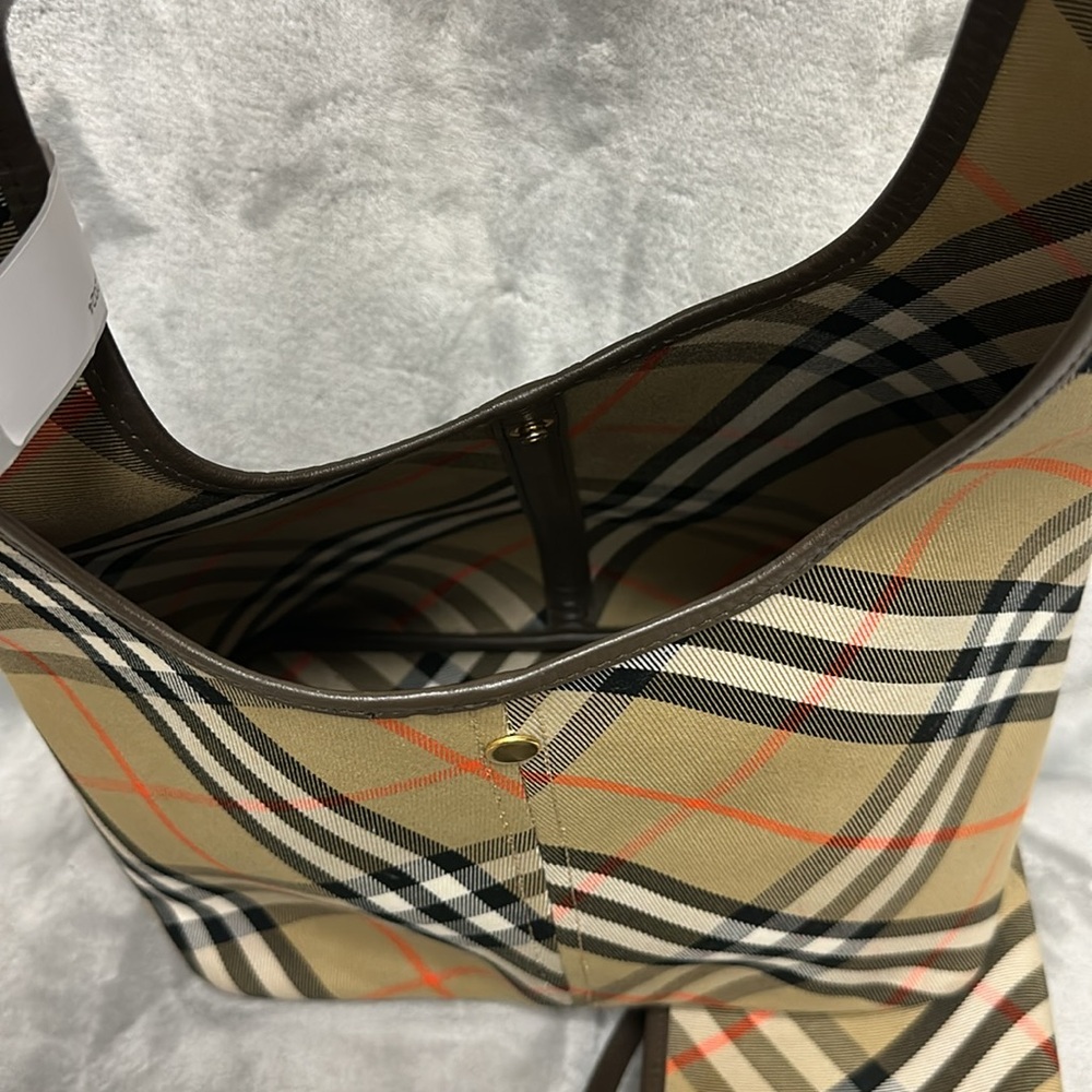 BURBERRY Beige Large Check Shoulder Bag - Picture 8 of 10